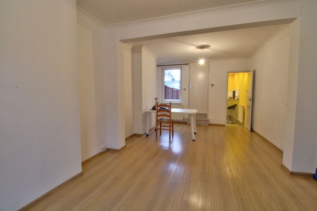 Property photo 3 of 12 Lounge