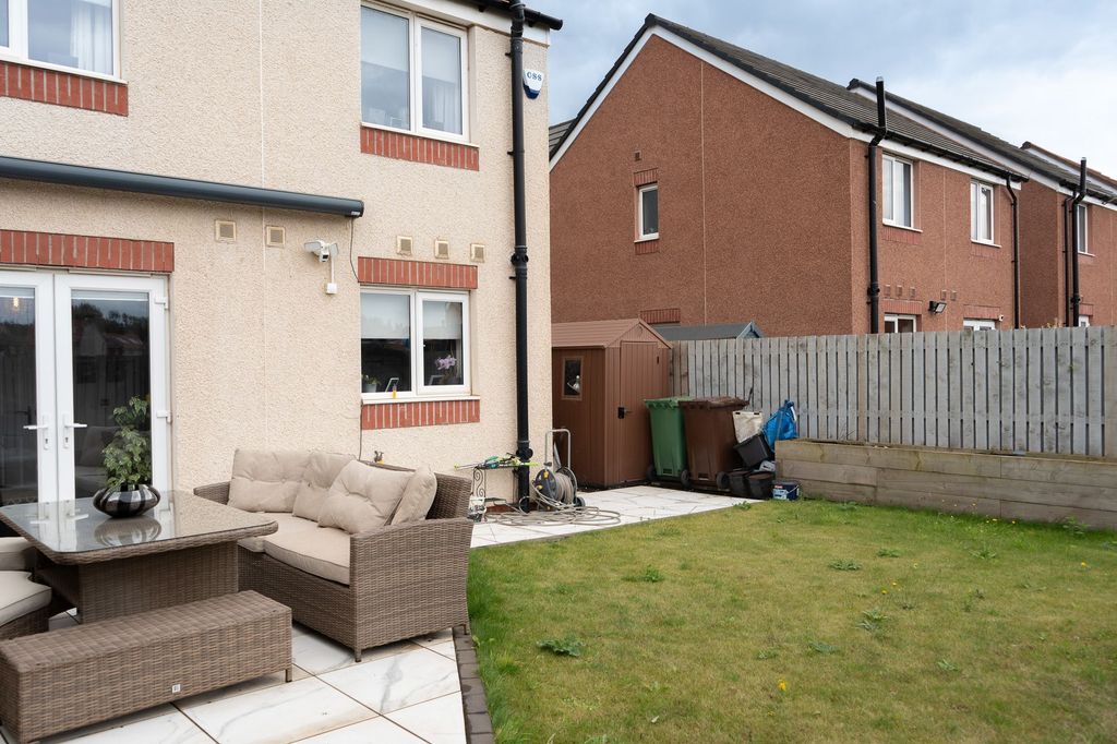 Property photo 3 of 32