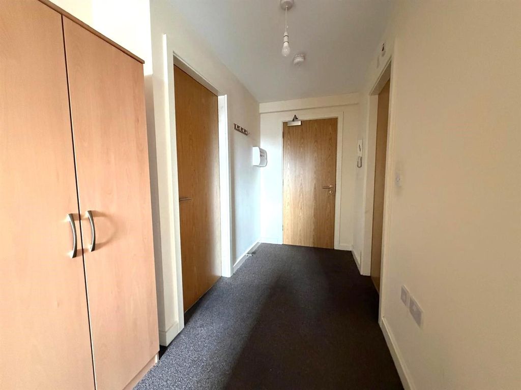 Property photo 2 of 7 205 Burlington House Hallway 2025.Jpg