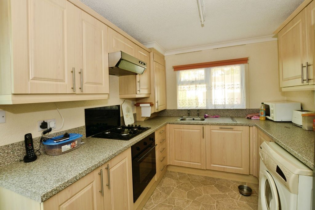 Property photo 2 of 10 Kitchen Diner
