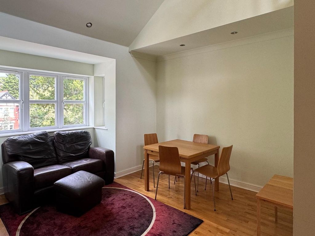 Property photo 2 of 20 Living/Dining Room