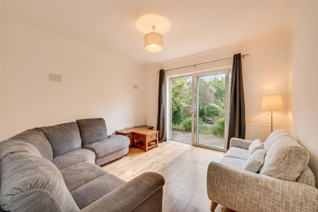 Property photo 2 of 9 Daniels_5A, Riffel Road London, Nw2_001.Jpg