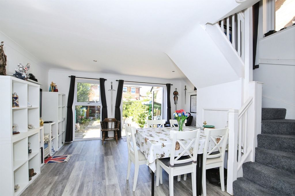 Property photo 2 of 18