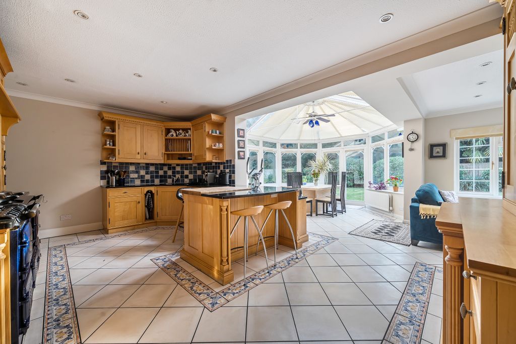 Property photo 2 of 11