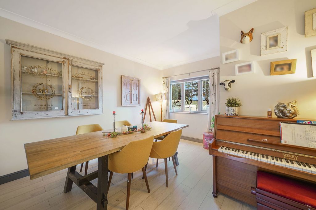 Property photo 2 of 22