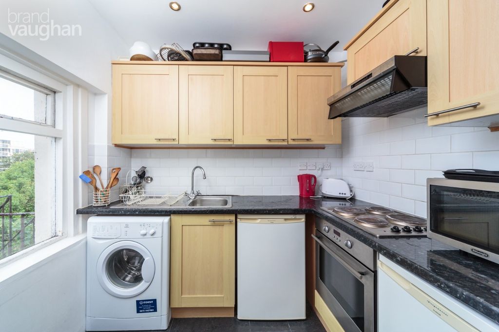 Property photo 3 of 6 Kitchen