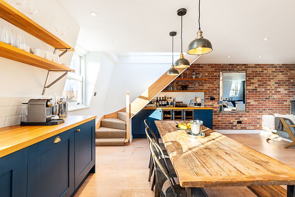 Property photo 3 of 34