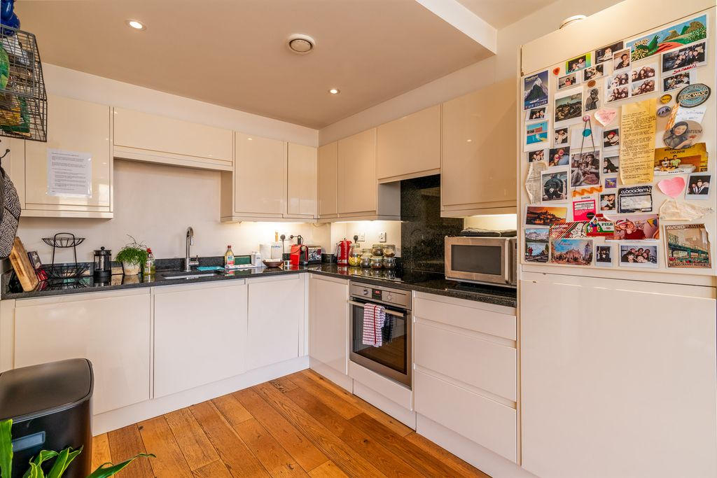 Property photo 2 of 23