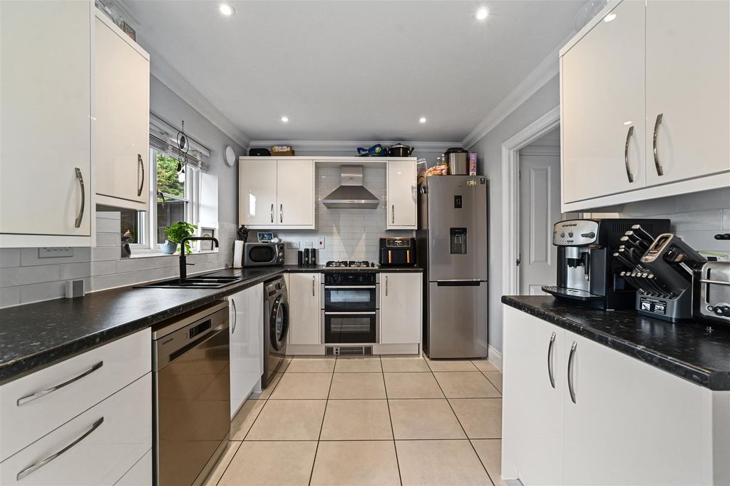 Property photo 2 of 15 Kitchen