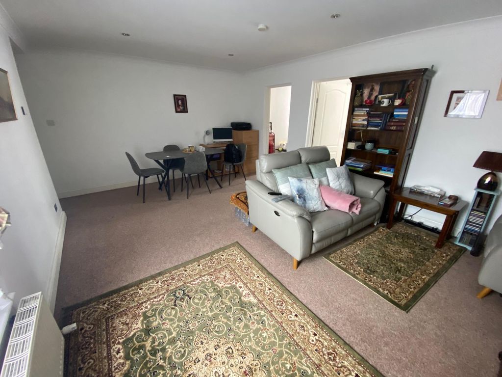 Property photo 2 of 8 Image