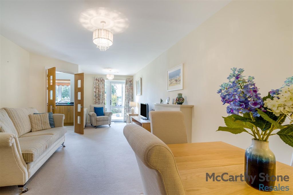 Property photo 3 of 33 8658031-Interior02.Jpg