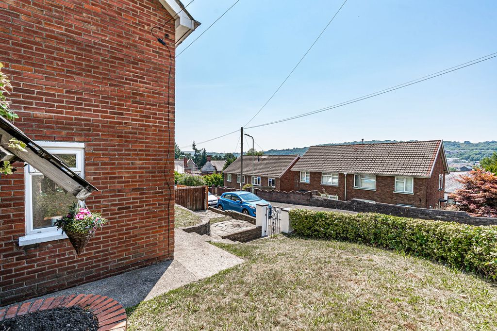 Property photo 2 of 32
