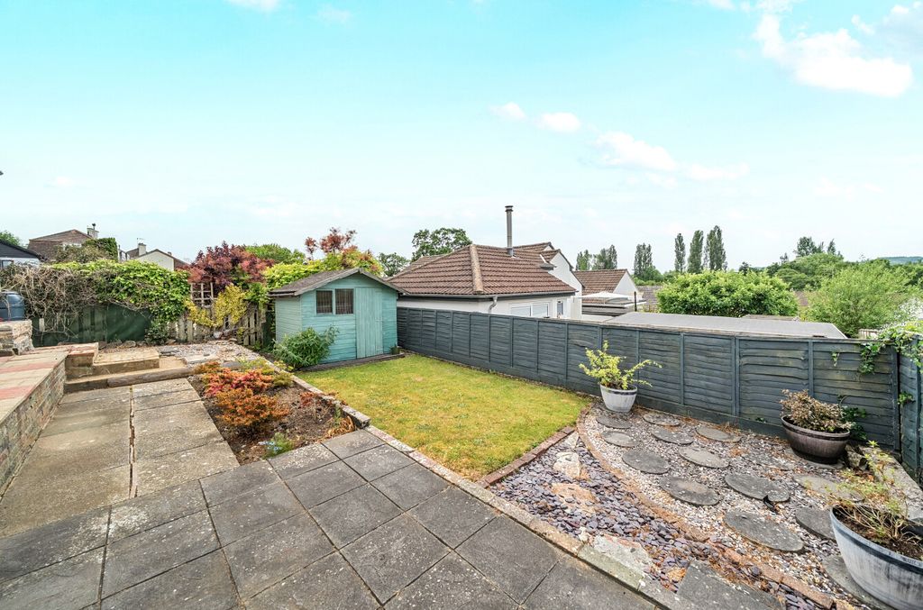 Property photo 3 of 11 Garden