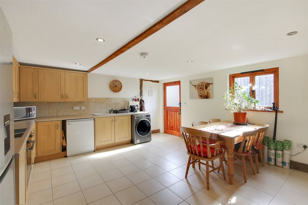 Property photo 2 of 7 Kitchen