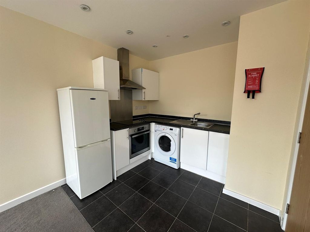 Property photo 1 of 7 3 Kitchen.Jpg