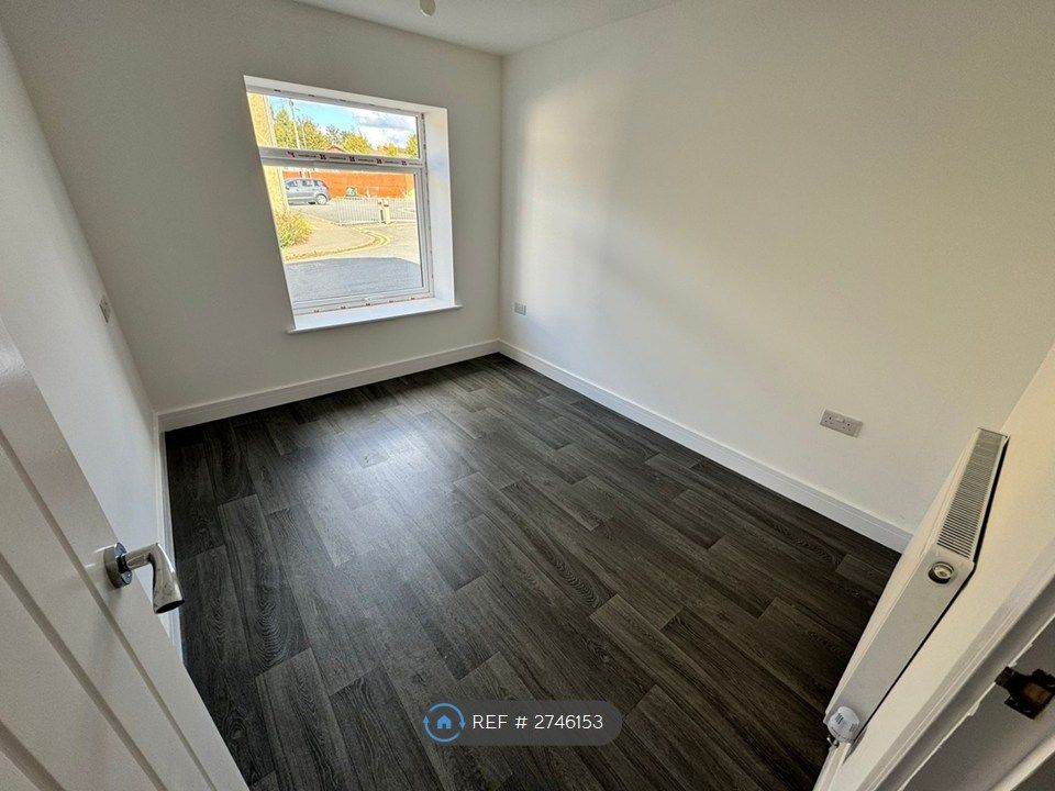 Property photo 3 of 8 Bedroom 1