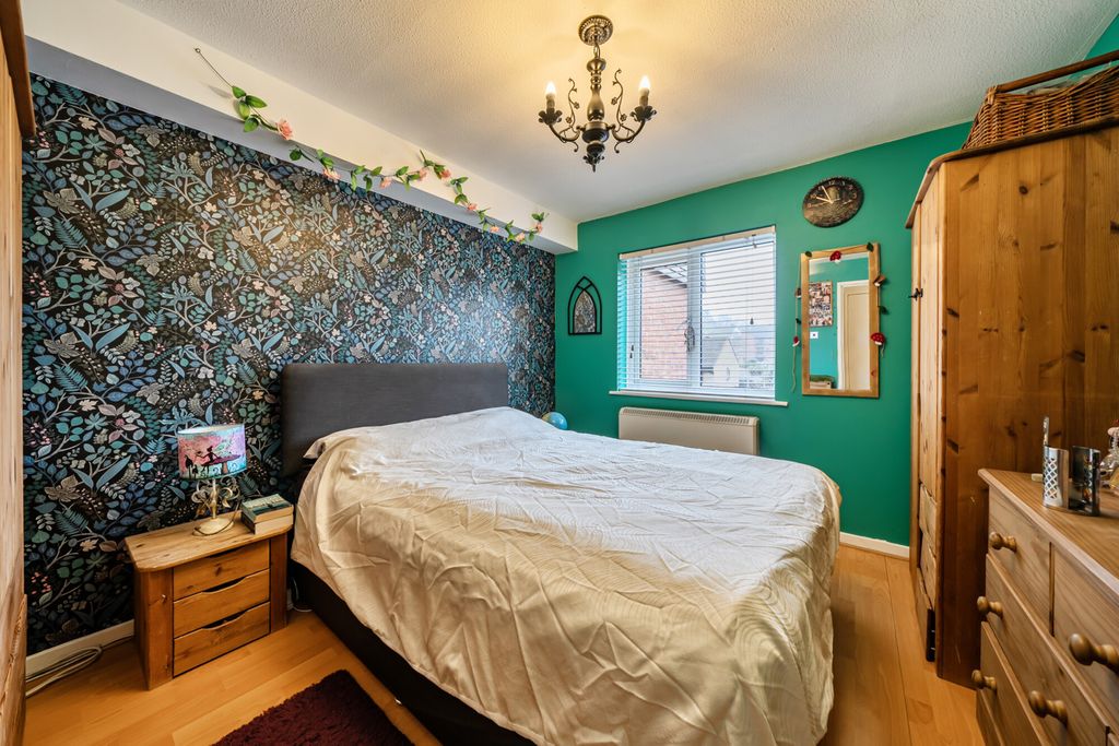 Property photo 3 of 10 Bedroom