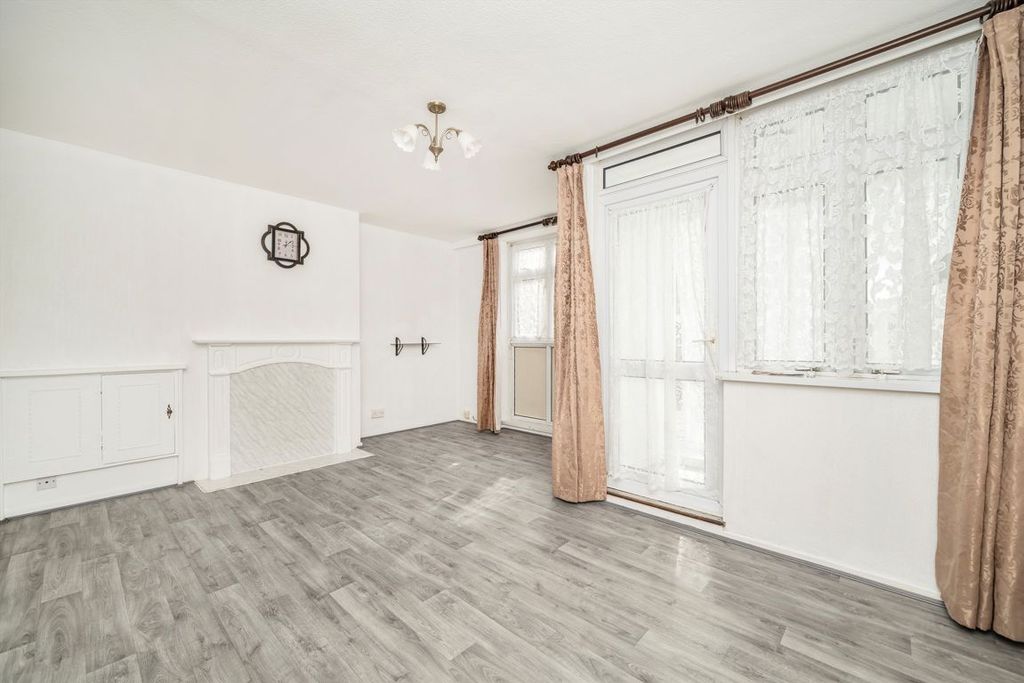 Property photo 3 of 8