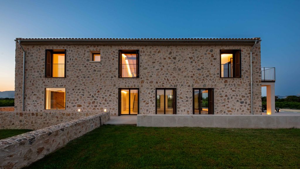 Property photo 3 of 28 71811_026.Jpg