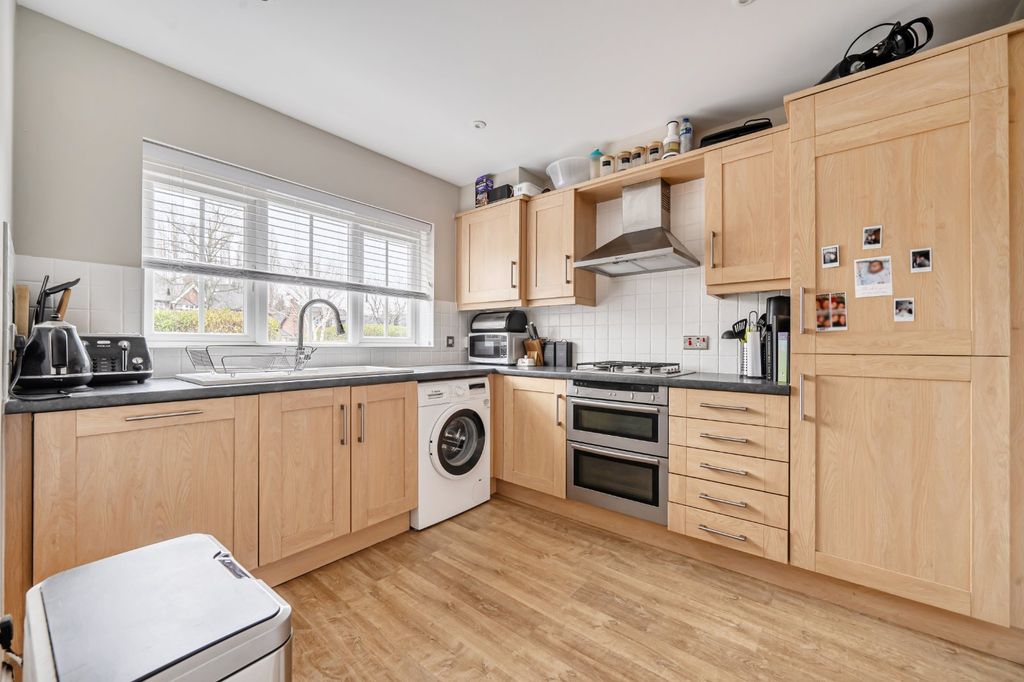 Property photo 2 of 21 Picture No. 27