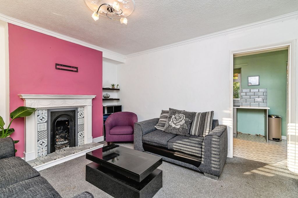 Property photo 2 of 17 Photo