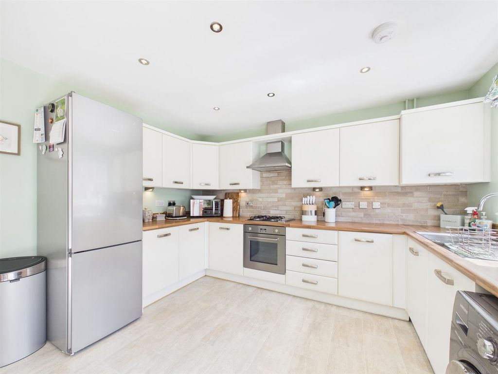 Property photo 3 of 14 Cam02435G0-Pr0298-Still029.Jpg