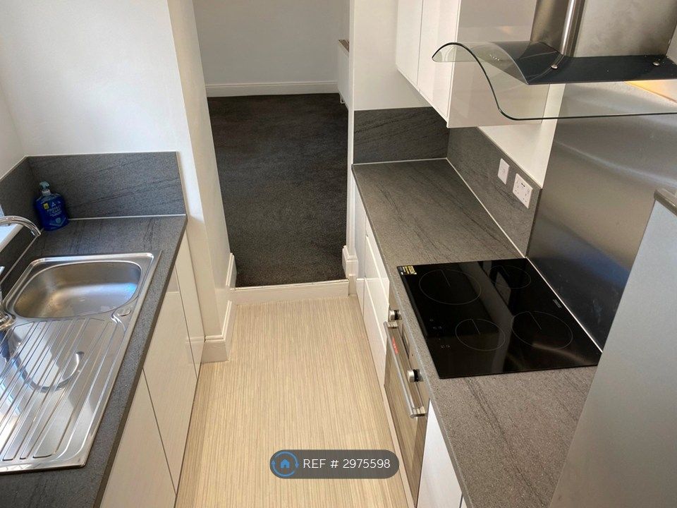 Property photo 3 of 17 Kitchen
