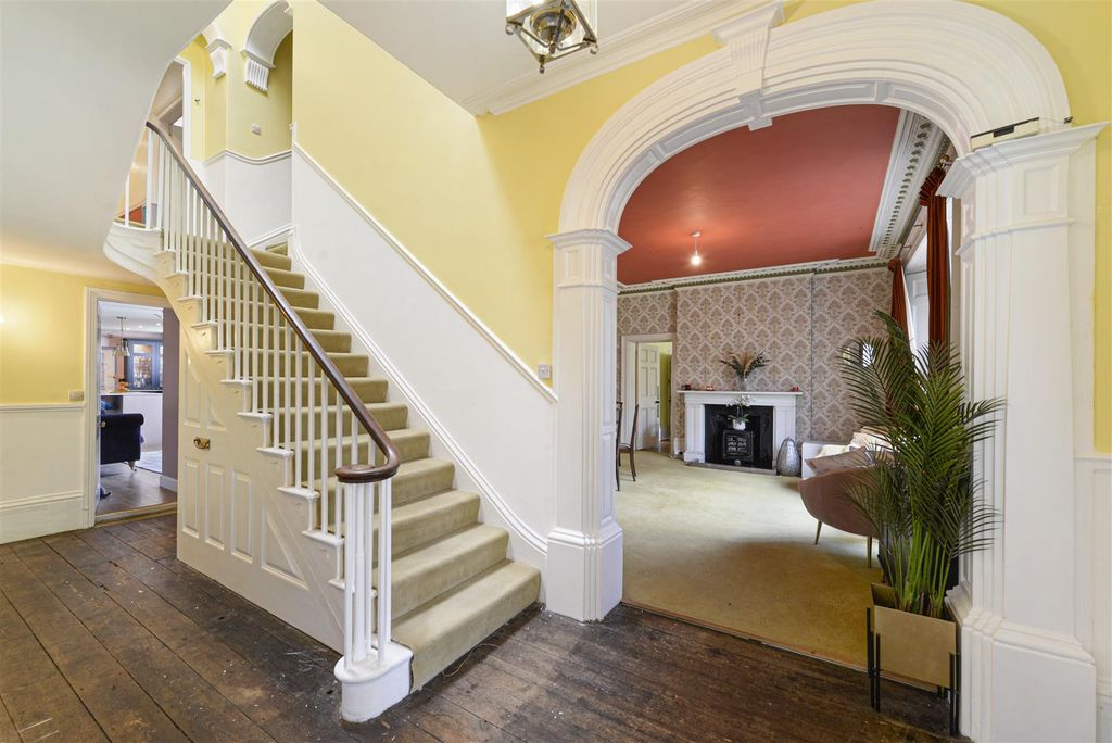Property photo 2 of 25 22