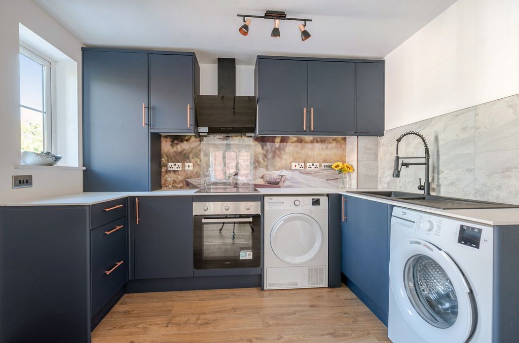 Property photo 2 of 14 1501542-9-6A70cc5...
