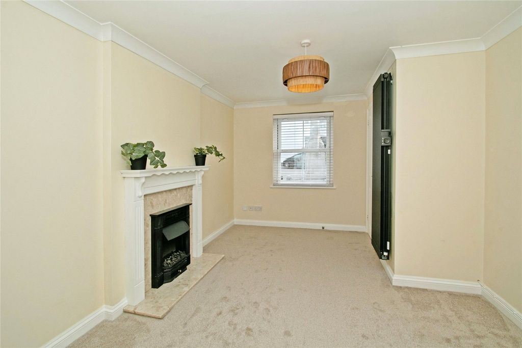 Property photo 2 of 14 Picture No. 12