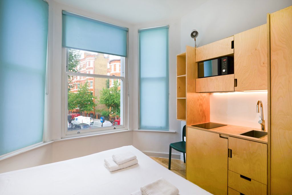 Property photo 1 of 4 Studio To Rent