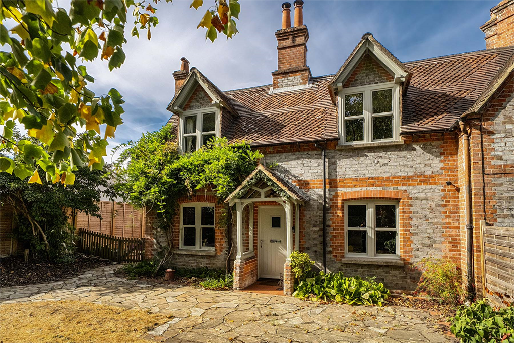 Property photo 1 of 18