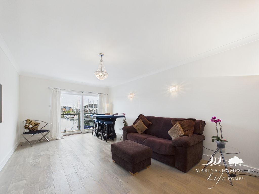 Property photo 3 of 41 Cam03915G0-Pr0051-Still017