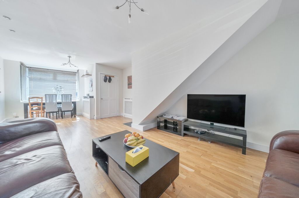 Property photo 2 of 15 1349651-14-68Bef6...