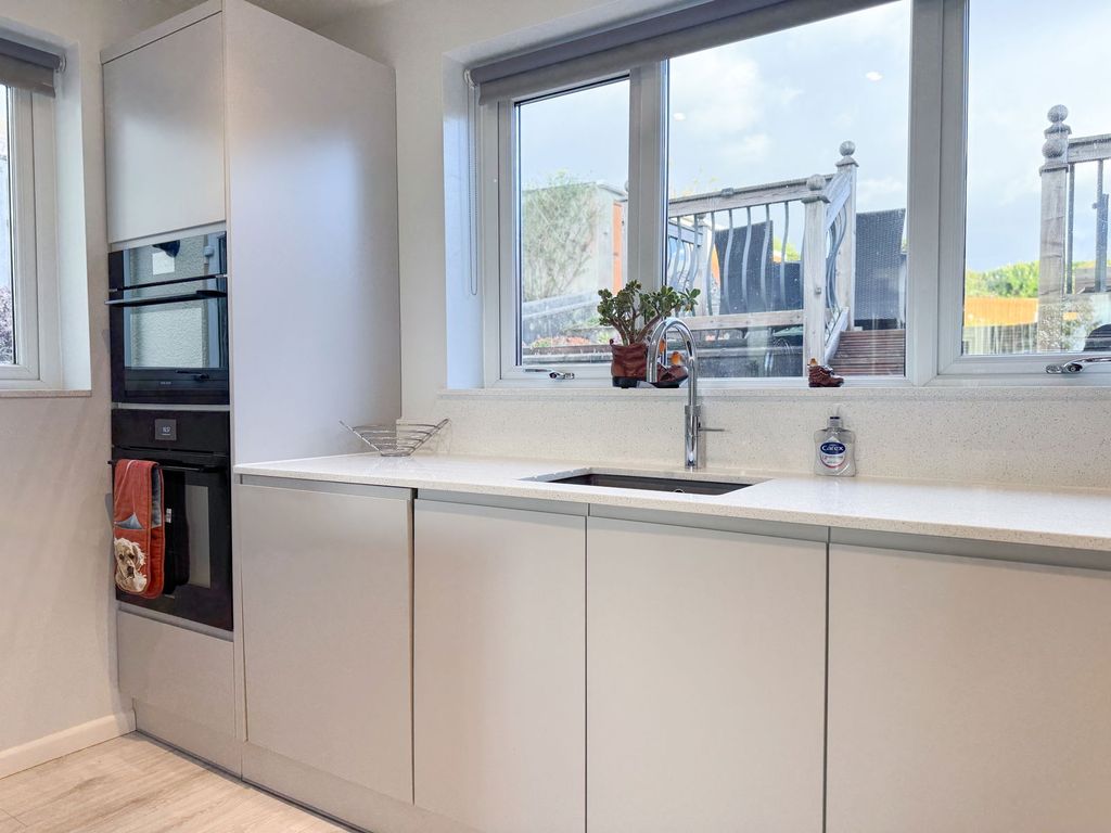 Property photo 3 of 27