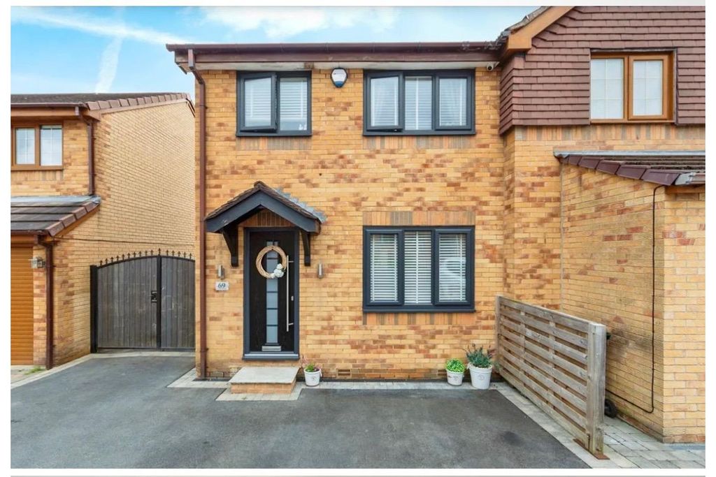 Property photo 2 of 9