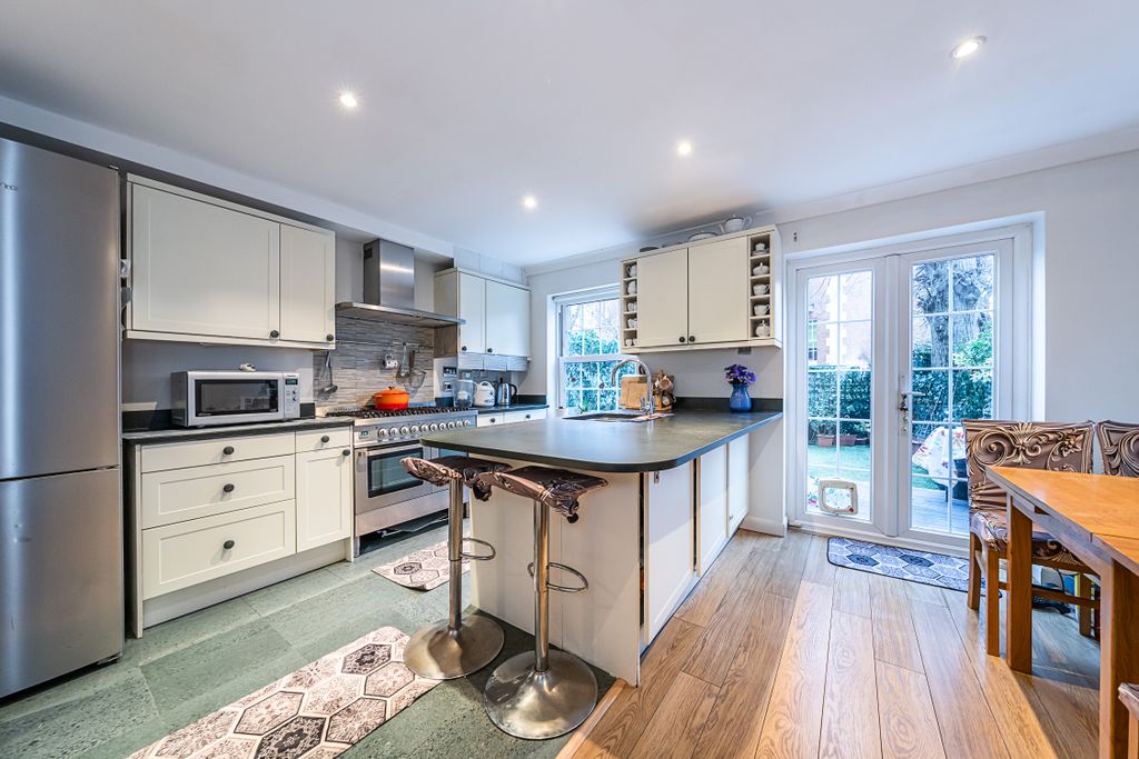 Property photo 2 of 20