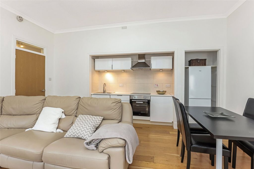 Property photo 2 of 22 Picture No. 11