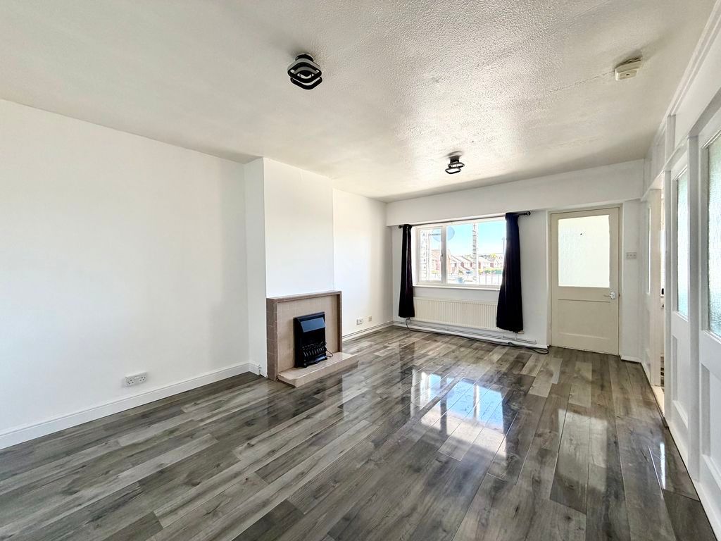 Property photo 1 of 7 Living Dining Room