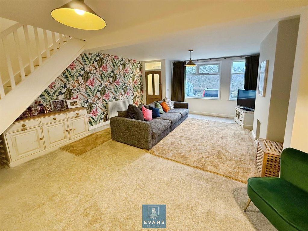 Property photo 3 of 33 Living Room