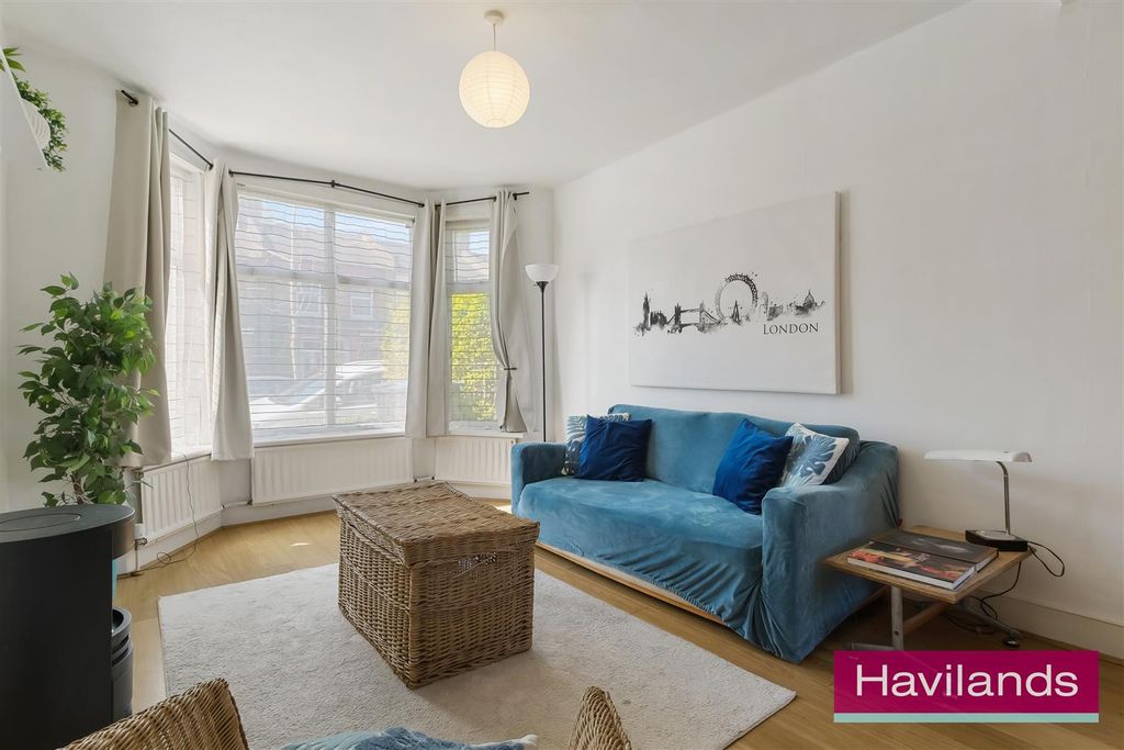 Property photo 2 of 12 Millais Road-5.Jpg