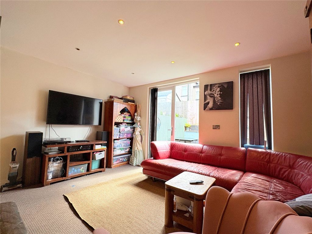 Property photo 2 of 23 Picture No. 71