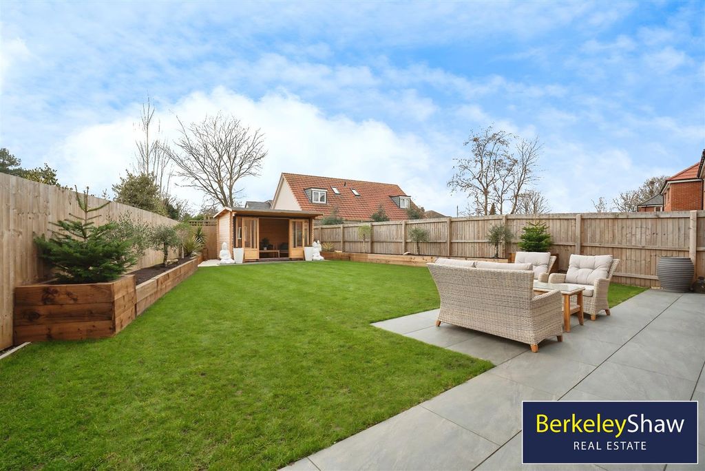 Property photo 2 of 37 0Ae86103-Hollow 20Drive-04.Jpg