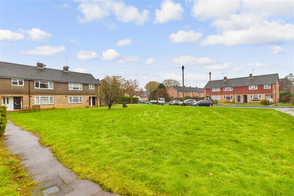 Property photo 2 of 11 Communal Gardens