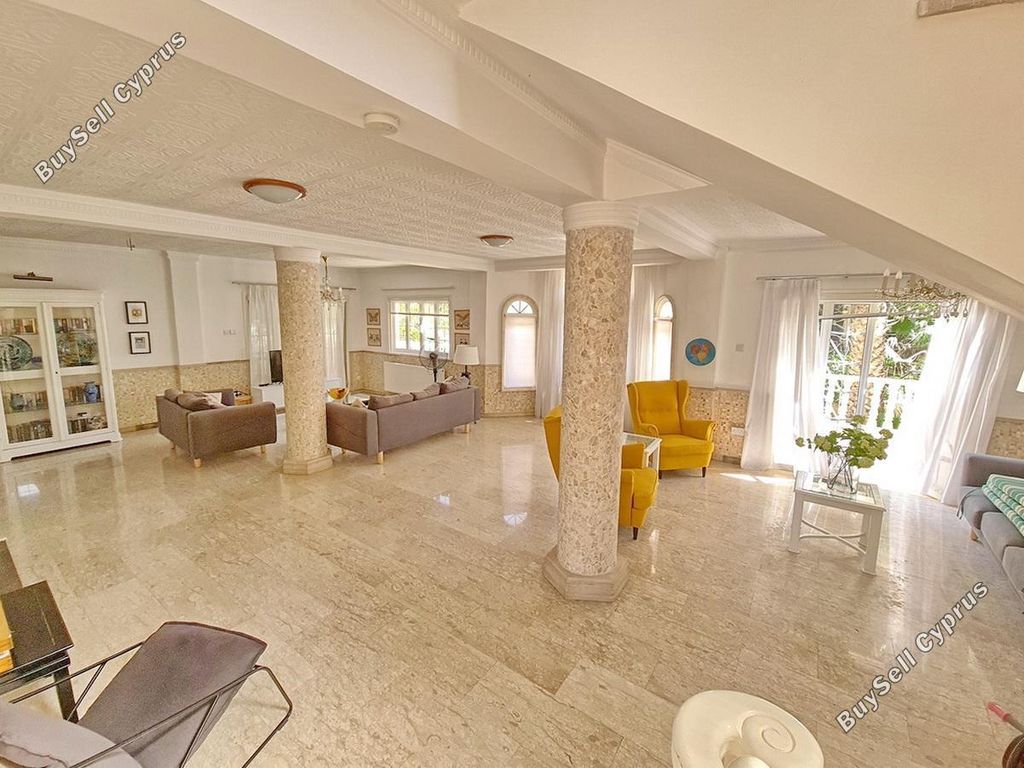 Property photo 2 of 46
