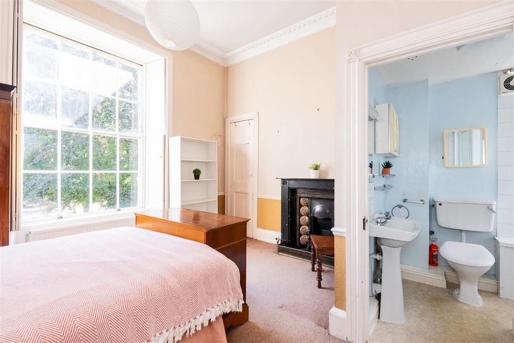 Property photo 3 of 11 Flat 2, 7 Johnstone Street-9.Jpg