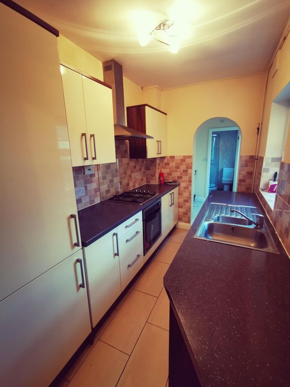 Property photo 1 of 9 Kitchen