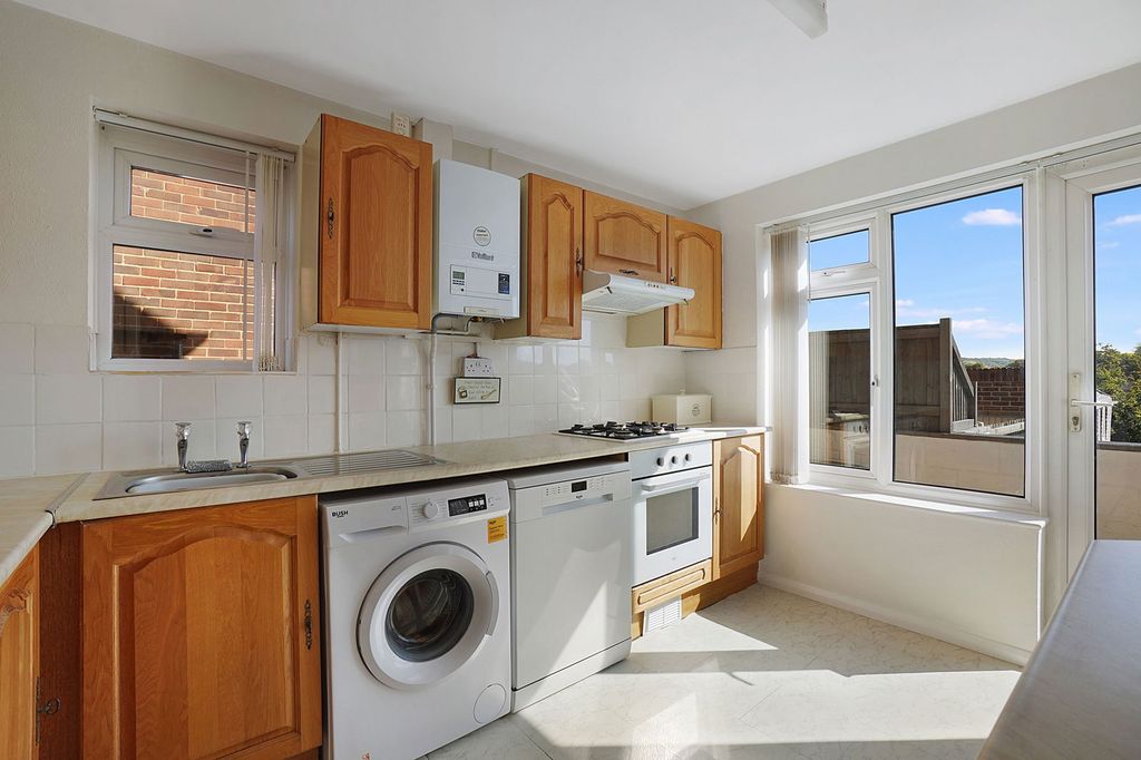 Property photo 3 of 27