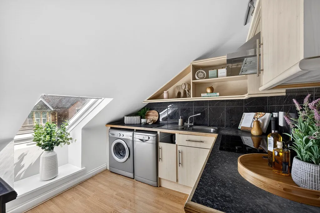 Apartment in Southampton, Bitterne Park - View 6