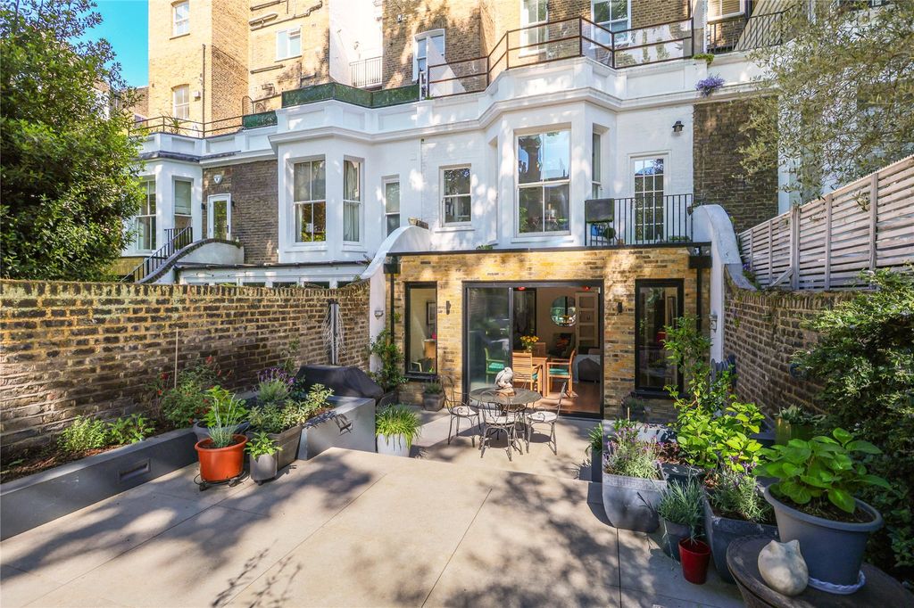 Property photo 3 of 13 Garden